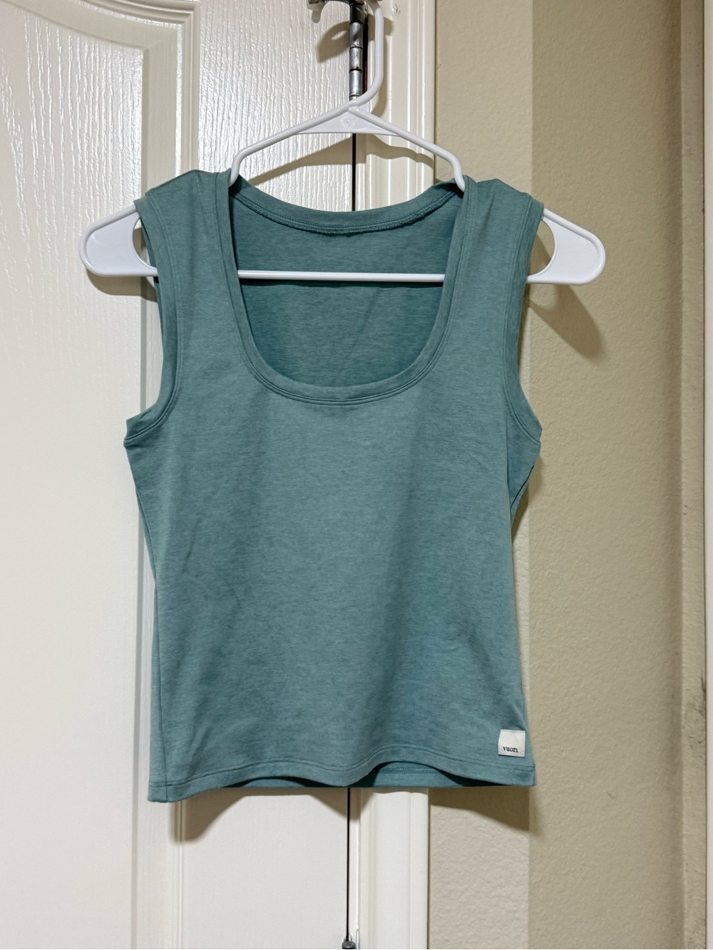 Vuori Teal Green Sleeveless Crew Tank size XS NWOT